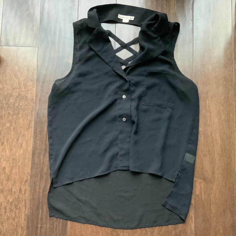 Black Tank Top Buttoned Top with Cutout. Size M.